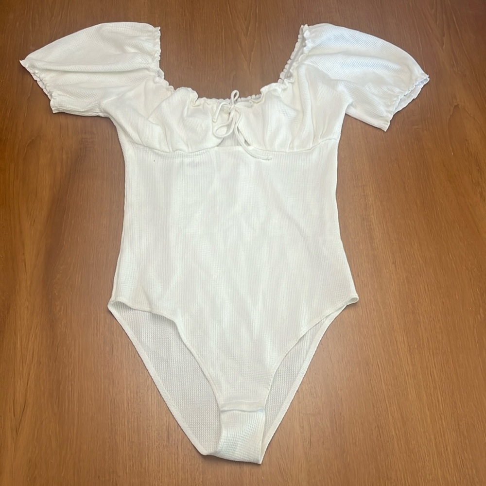 Topshop Romantic Cream Bodysuit, Tie front, Short Sleeves, Cotton/Lycra, Size M